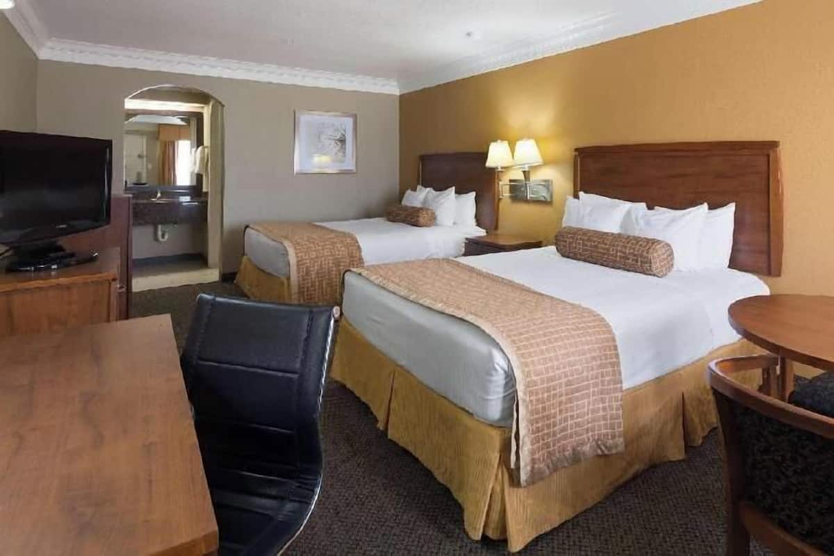 Iron/ironing board, Internet, bed sheets