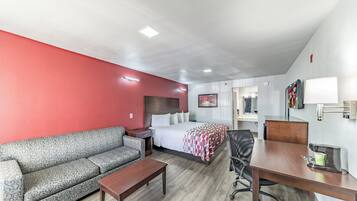 Kamar Superior, 1 Tempat Tidur King dengan tempat tidur Sofa (Smoke Free) | Meja kerja, tirai kedap cahaya, dan tempat tidur bayi gratis