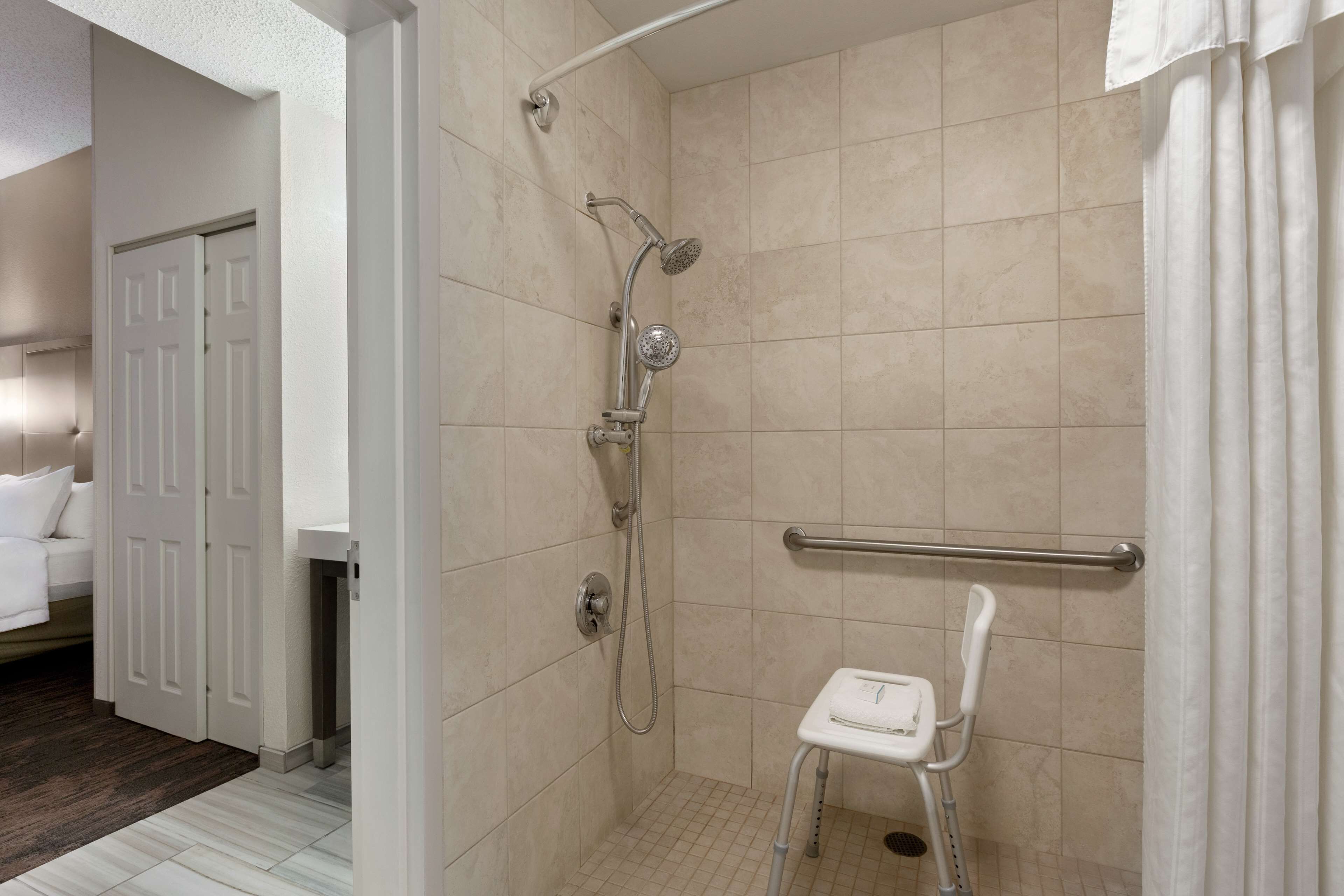 suite, accessible, non smoking | bathroom | bathtub, free toiletries, hair dryer, towels