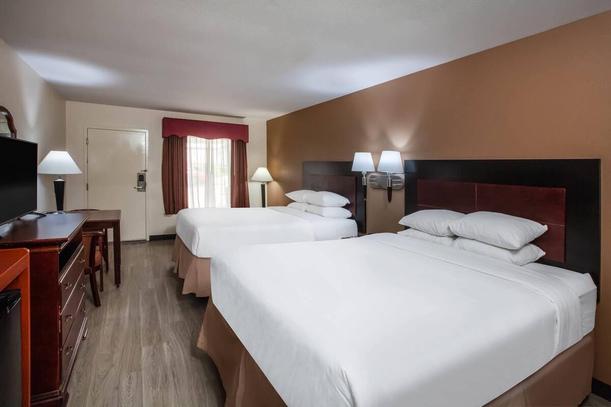 In-room safe, desk, iron/ironing board, free WiFi