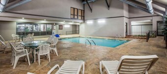 Days Inn & Suites by Wyndham Tyler