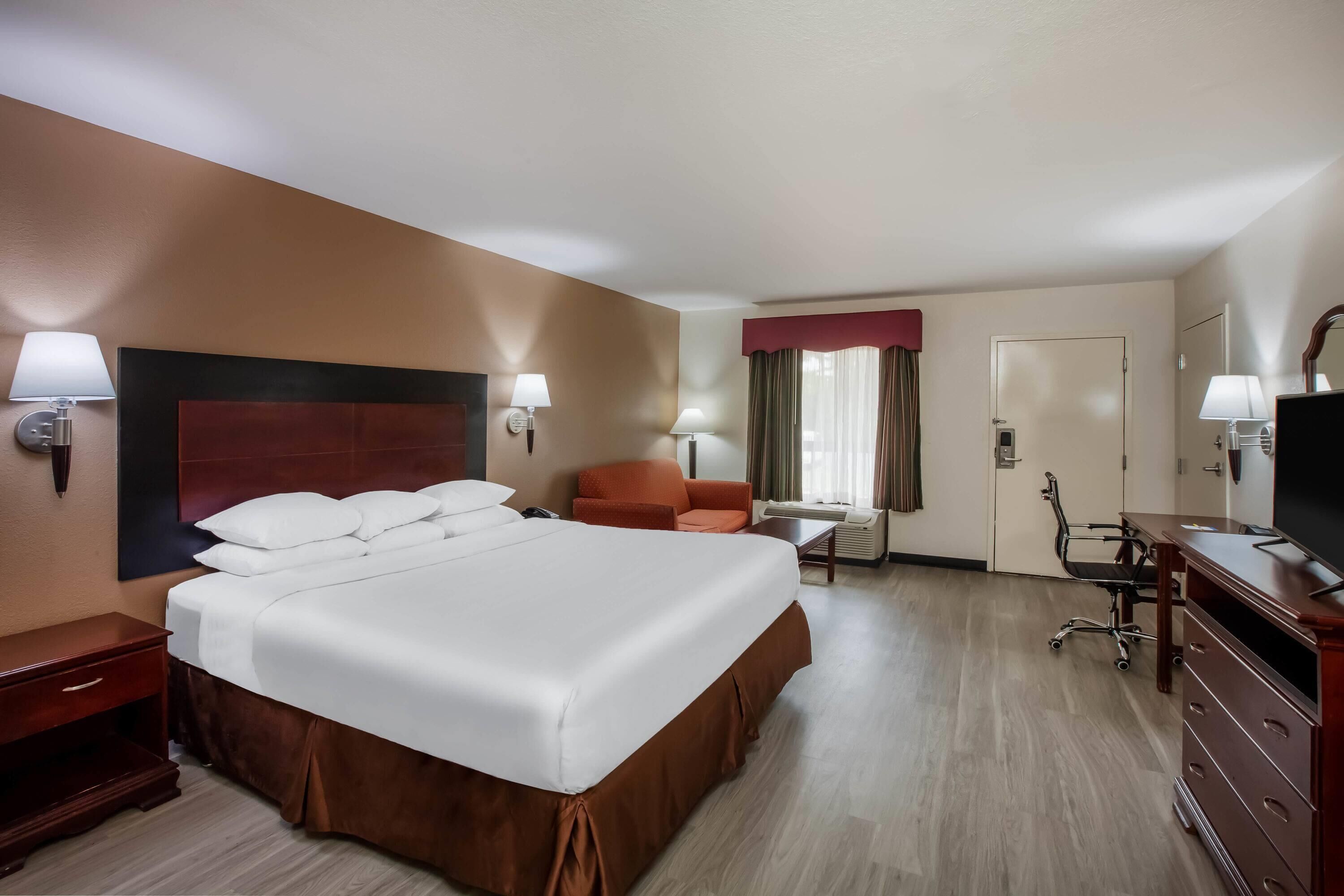 Room, 1 King Bed, Accessible, Non Smoking | Desk, blackout drapes, iron/ironing board, free WiFi