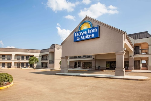 Days Inn & Suites by Wyndham Tyler