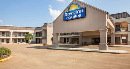 Days Inn & Suites by Wyndham Tyler