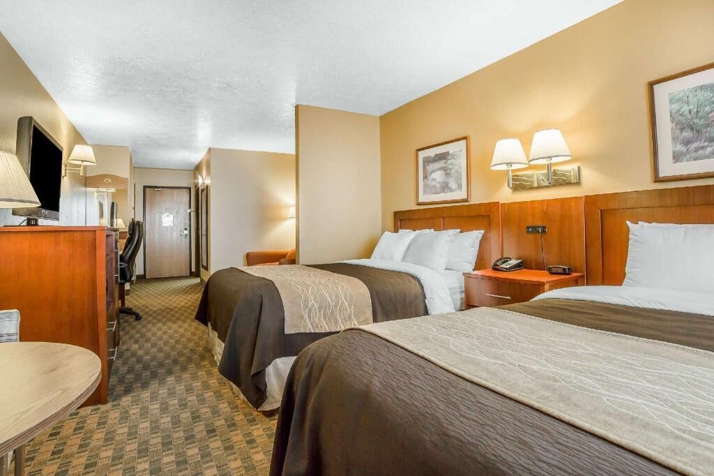 In-room safe, desk, laptop workspace, blackout curtains