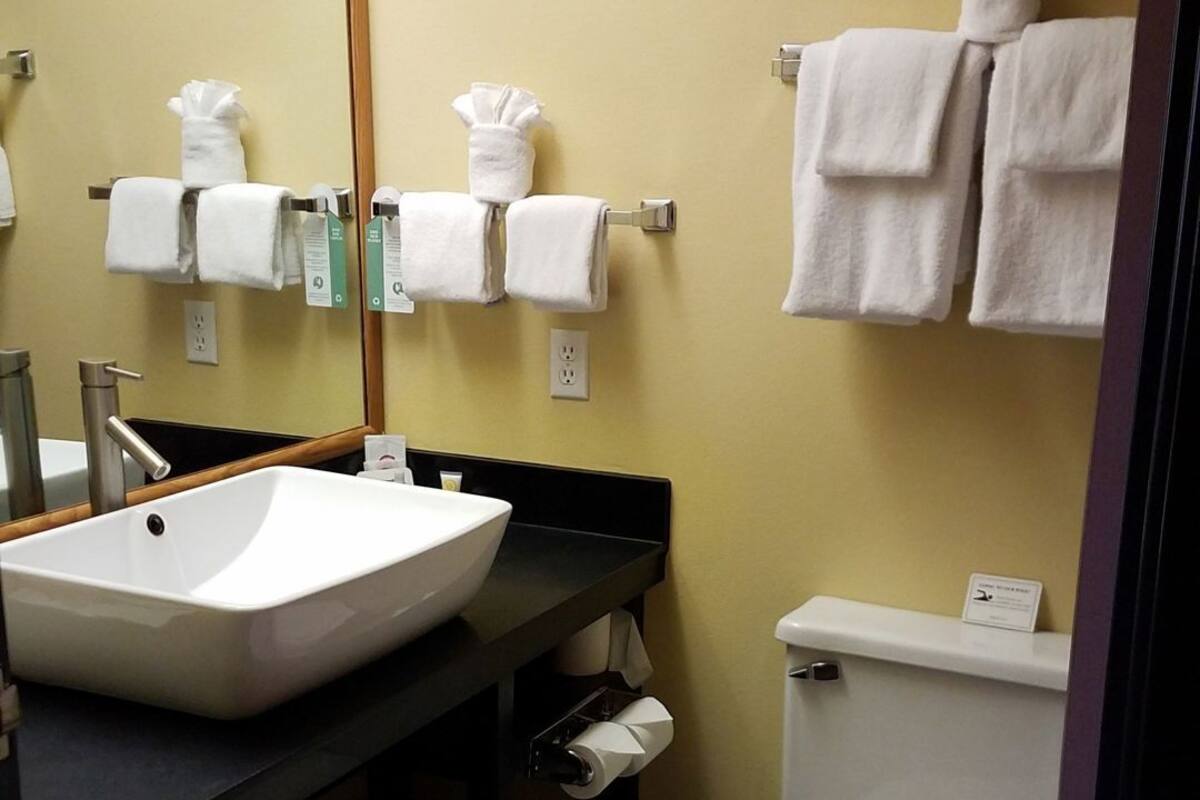 Bathroom | Free toiletries, hair dryer, towels