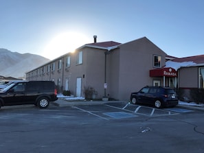 Free self parking - Ramada by Wyndham Draper (Draper)