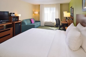 Chambre, 1 très grand lit et 1 canapé-lit, non-fumeurs | Espace de travail pour ordinateur portable, rideaux occultants