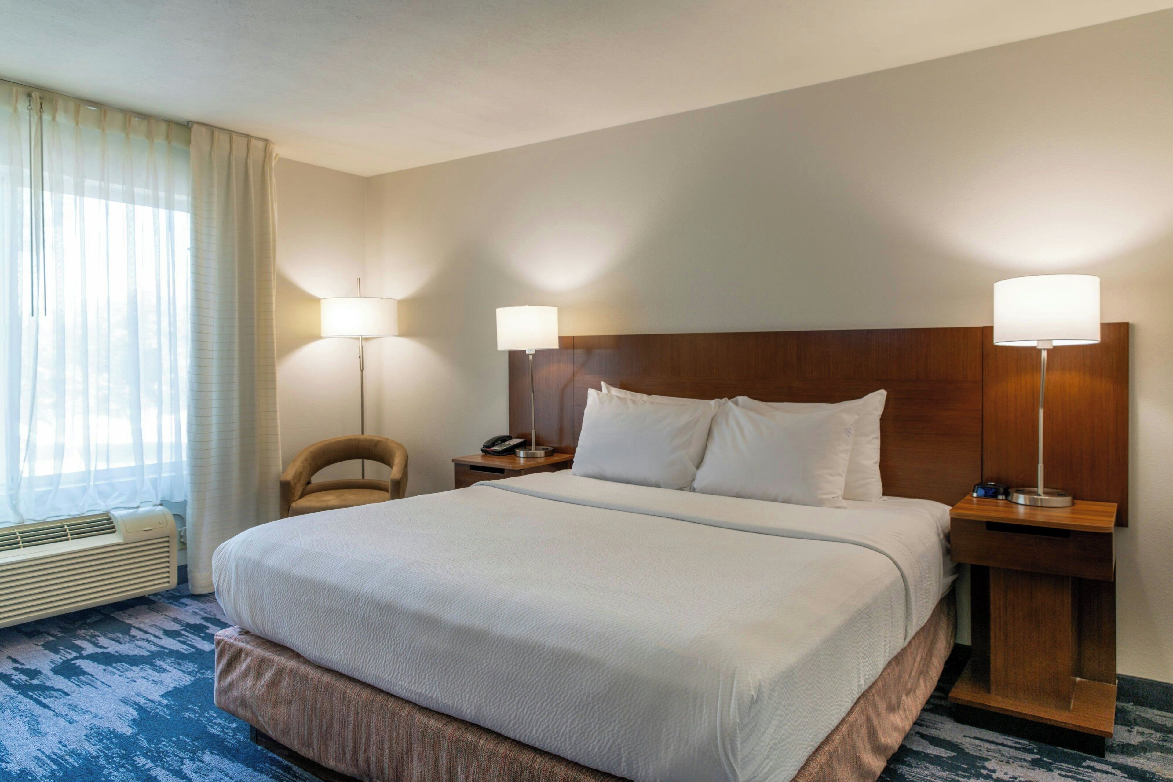 Room, 1 King Bed | Laptop workspace, blackout drapes, iron/ironing board