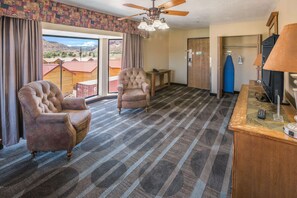 In-room safe, desk, blackout drapes, iron/ironing board - Quality Inn Kanab National Park Area (Kanab)