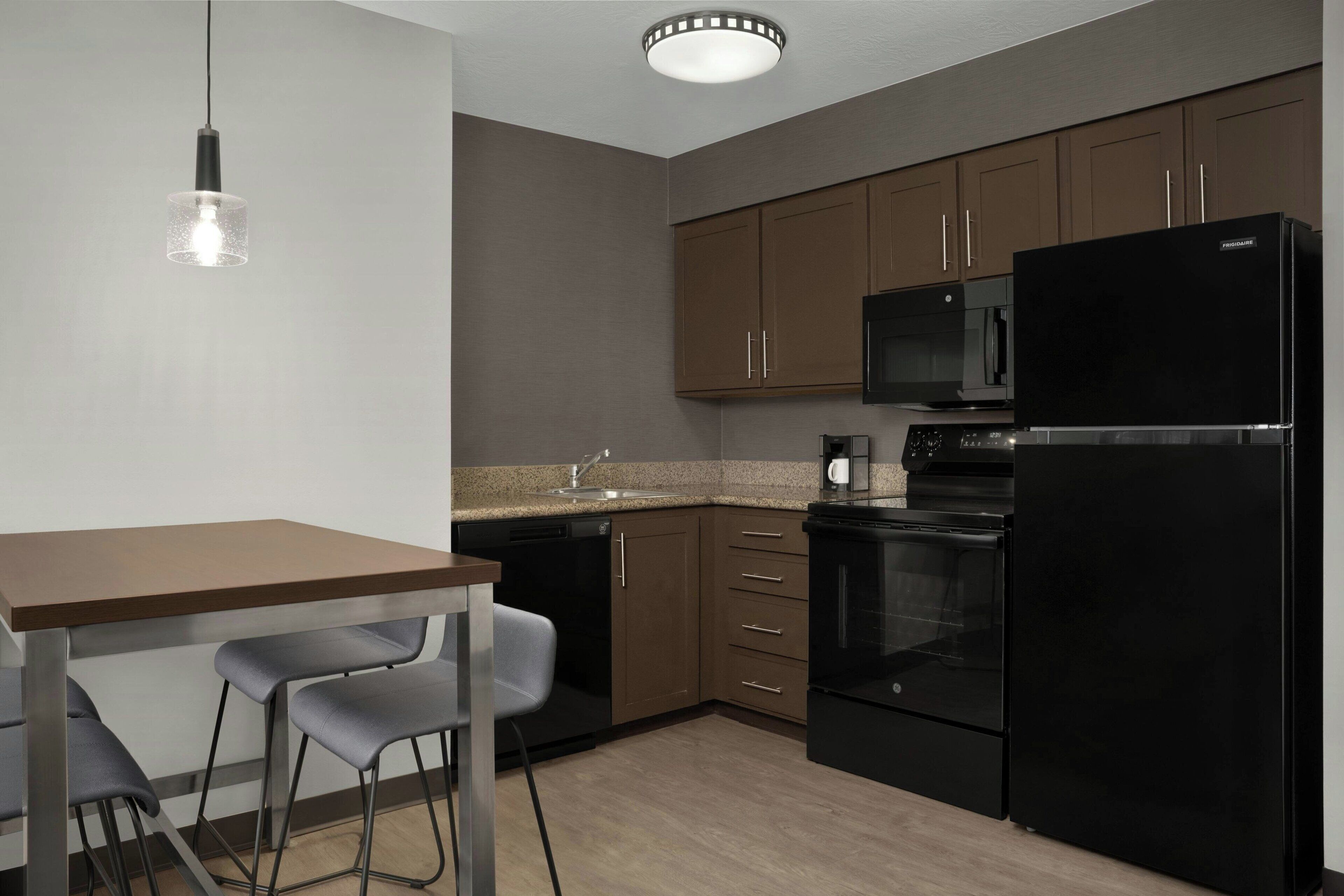 Suite, 2 Bedrooms, Fireplace | Premium bedding, pillowtop beds, desk, laptop workspace