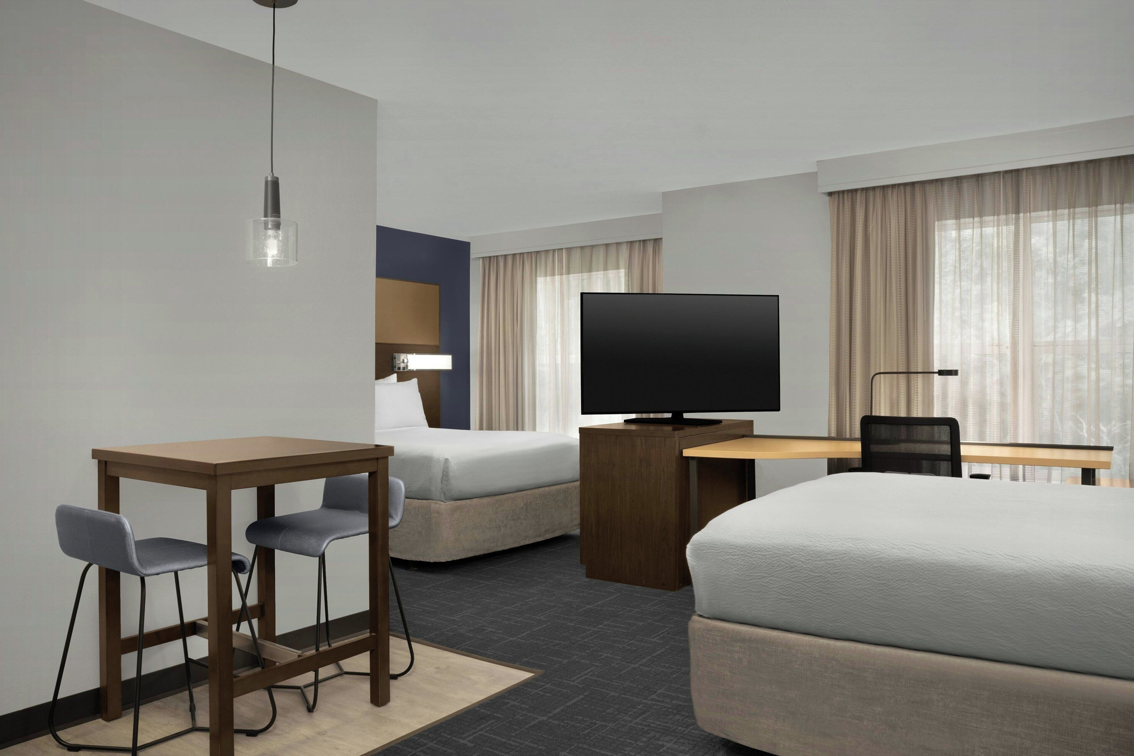 Studio, 2 Queen Beds | Premium bedding, pillowtop beds, desk, laptop workspace