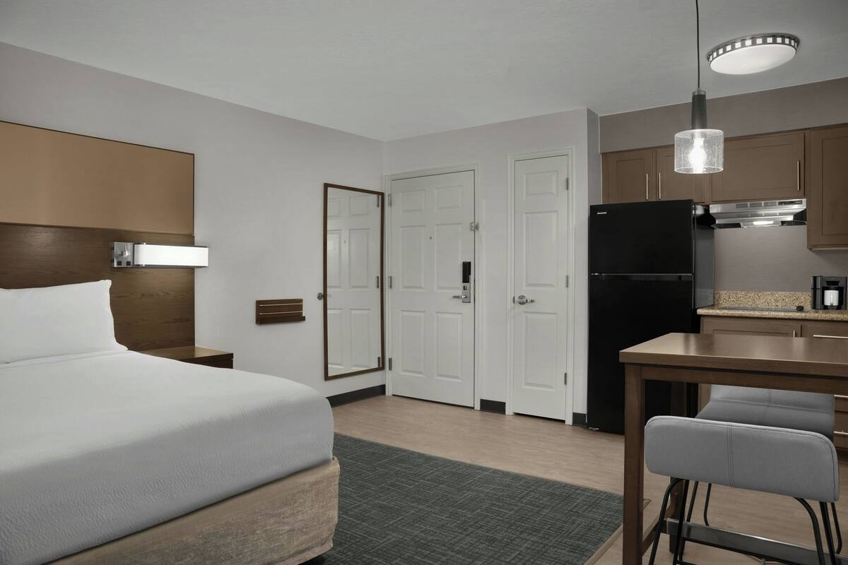 Premium bedding, pillowtop beds, desk, laptop workspace