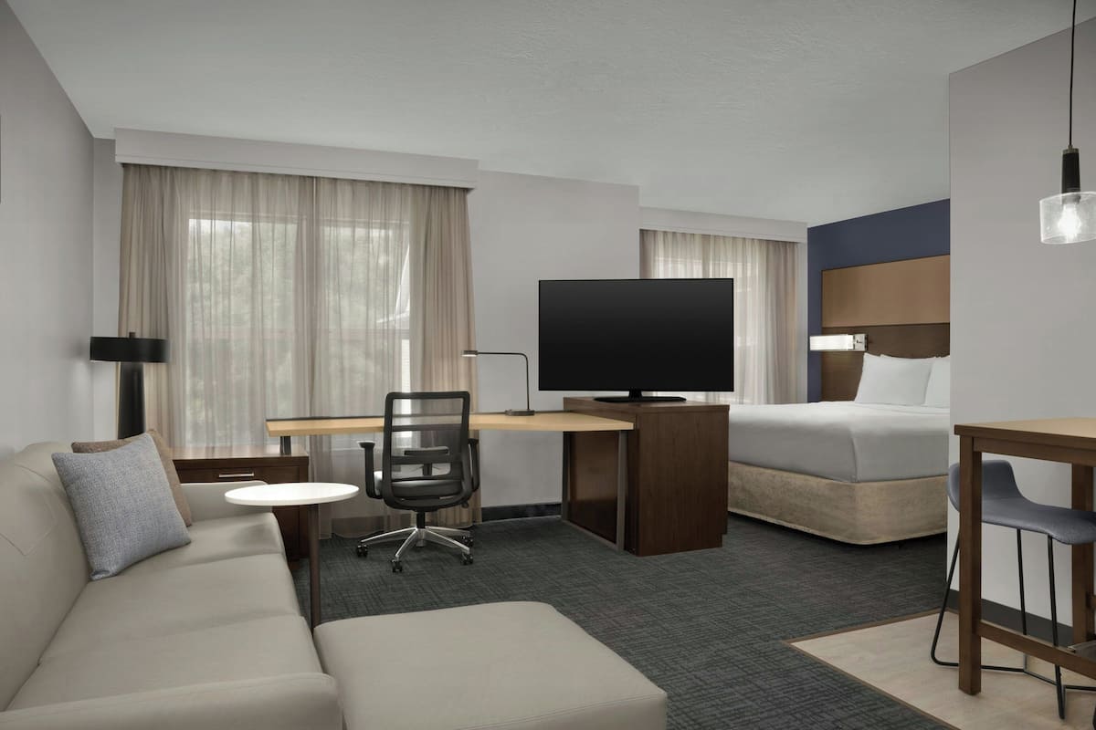 Studio, 1 King Bed with Sofa bed | Premium bedding, pillowtop beds, desk, laptop workspace