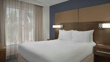Suite, 2 Schlafzimmer, Kamin | Hochwertige Bettwaren, Pillowtop-Betten, Schreibtisch
