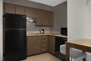 Coffee/tea maker, fridge, microwave, stovetop - Residence Inn by Marriott Provo North University (Provo)