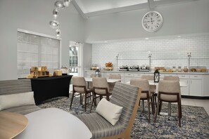 Free daily continental breakfast - Residence Inn by Marriott Provo North University (Provo)