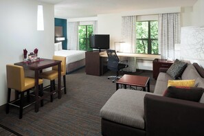 Studio, 1 King Bed with Sofa bed, Non Smoking | Living area