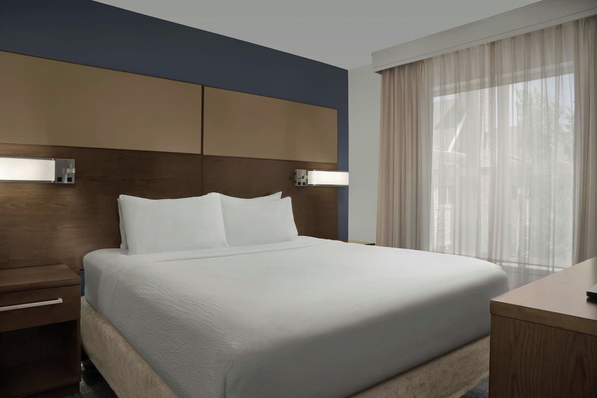 Premium bedding, pillowtop beds, desk, laptop workspace