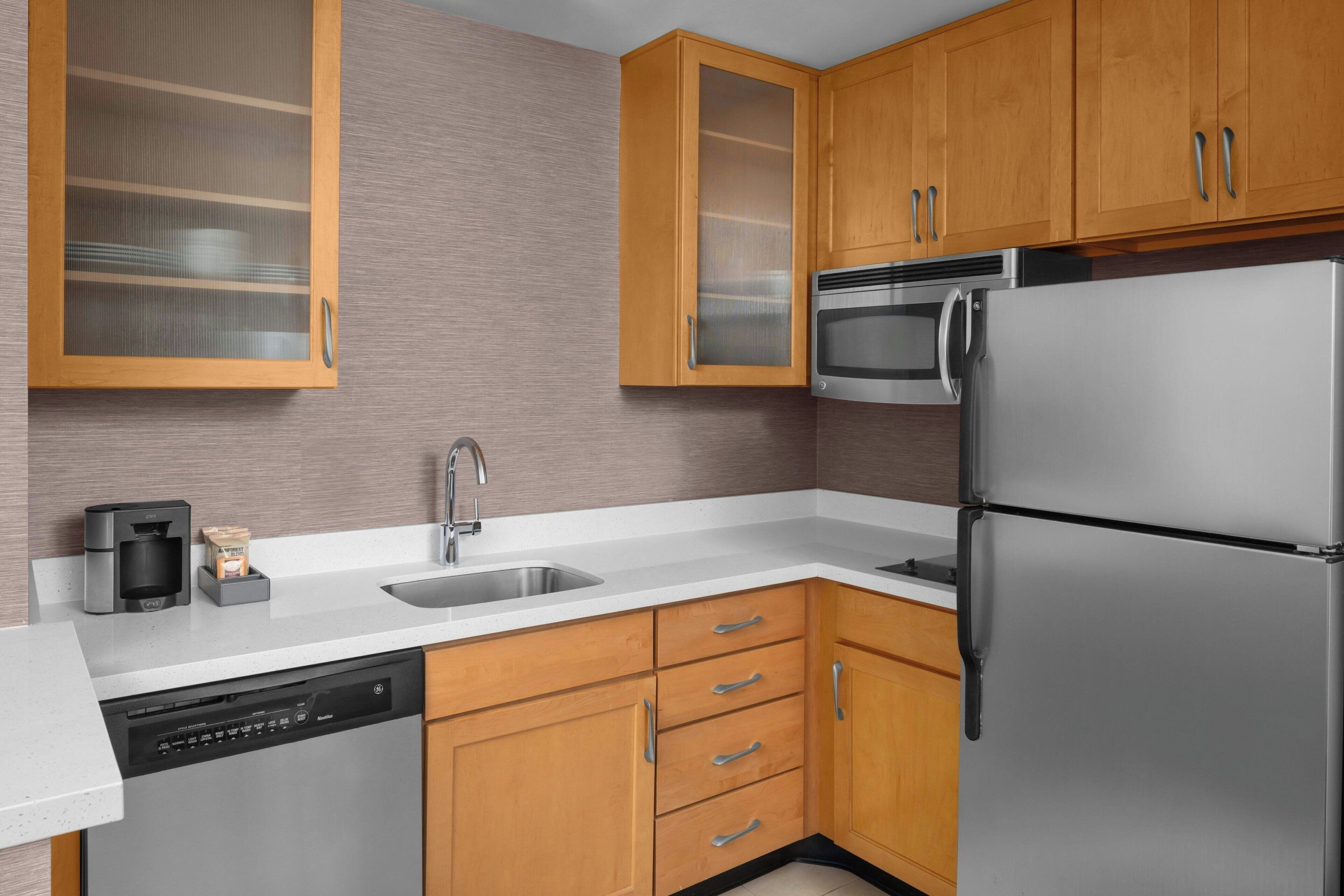 fridge, microwave, stovetop, dishwasher