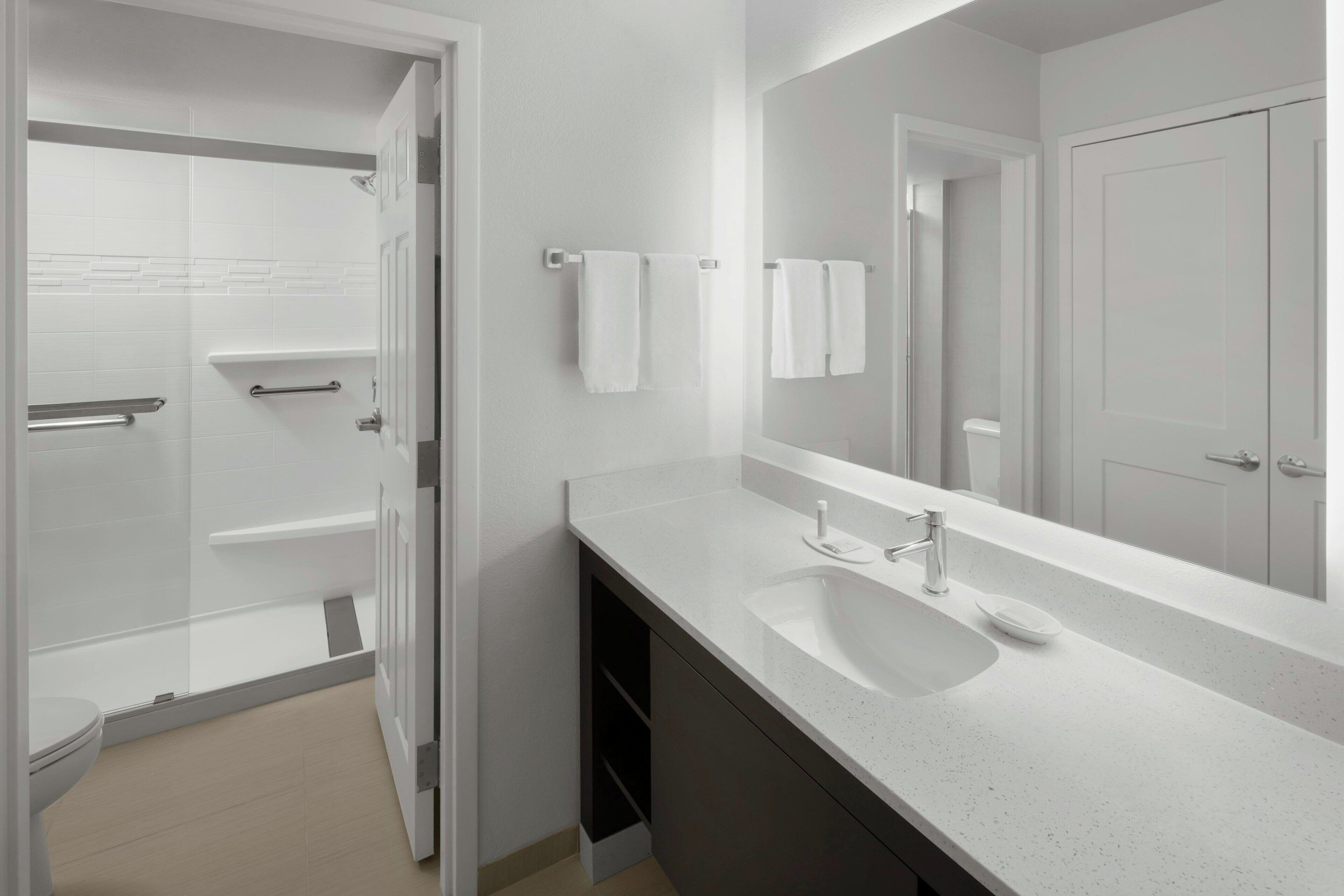 combined shower/bathtub, free toiletries, hair dryer, towels