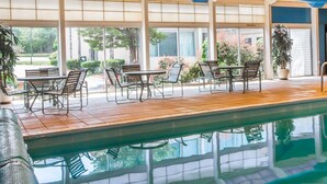 室內游泳池