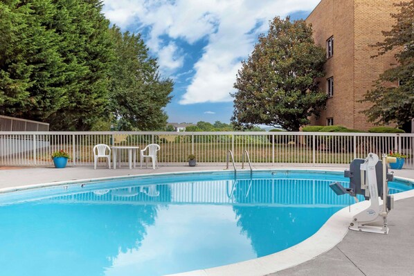 Seasonal outdoor pool