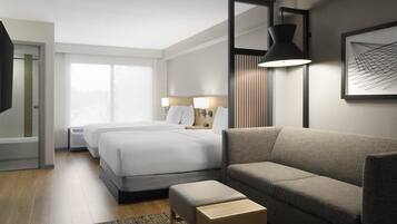 Hypo-allergenic bedding, in-room safe, desk, blackout curtains