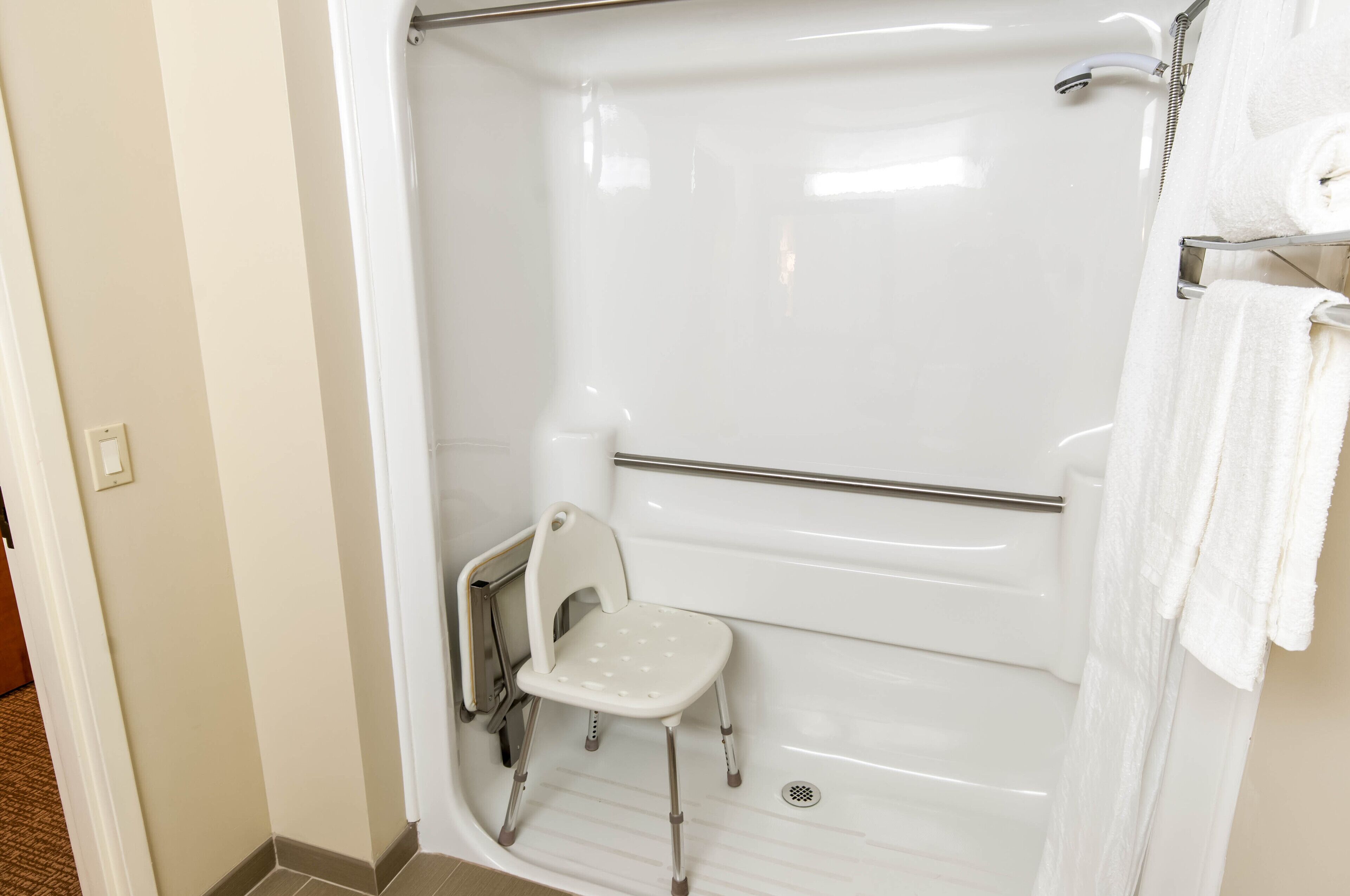 room, 1 king bed, accessible, non smoking (roll-ln shower) | bathroom | hair dryer, towels