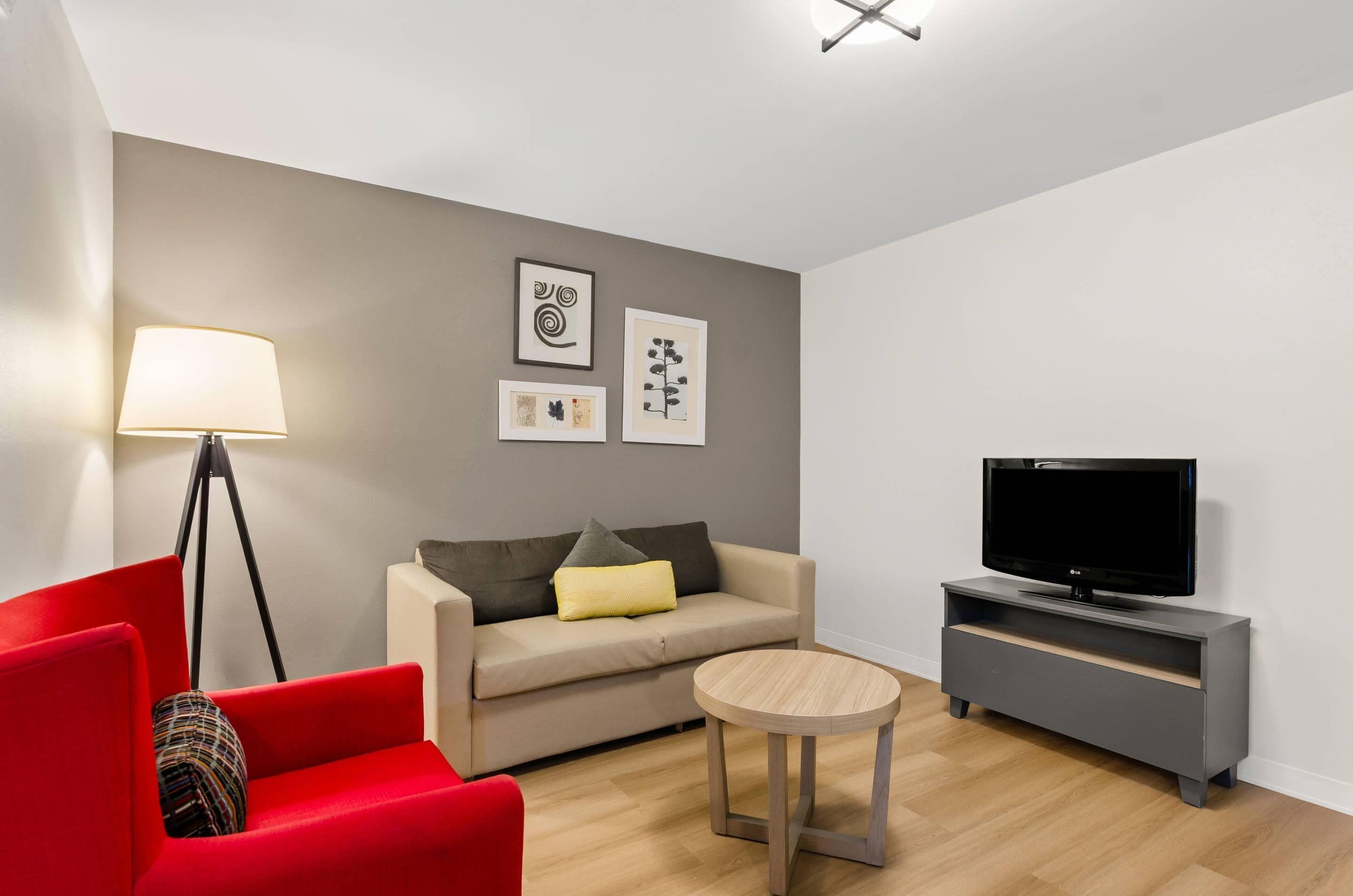 suite, 1 bedroom, accessible, non smoking | 1 bedroom, hypo-allergenic bedding, down duvets, desk