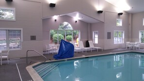 Una piscina cubierta