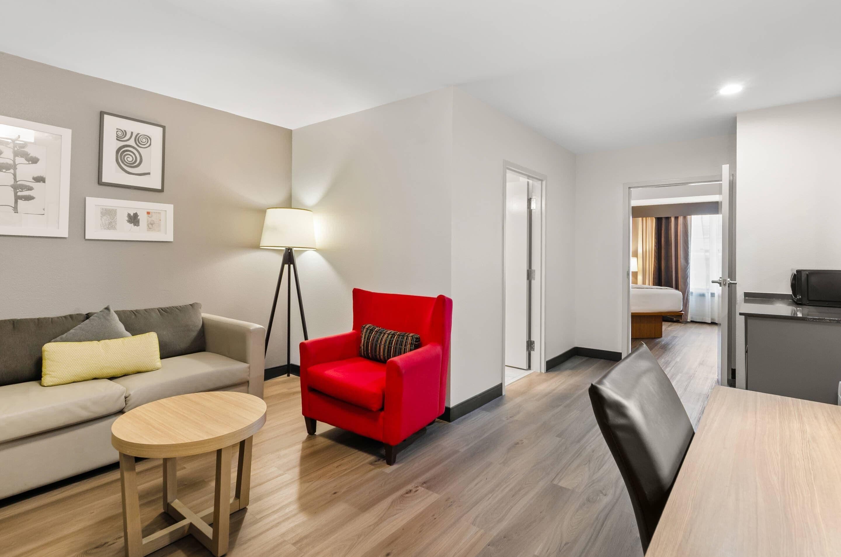 1 bedroom, hypo-allergenic bedding, down duvets, desk