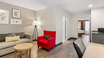 Suite, 1 Schlafzimmer, Nichtraucher | Allergikerbettwaren, Daunenbettdecken, Schreibtisch