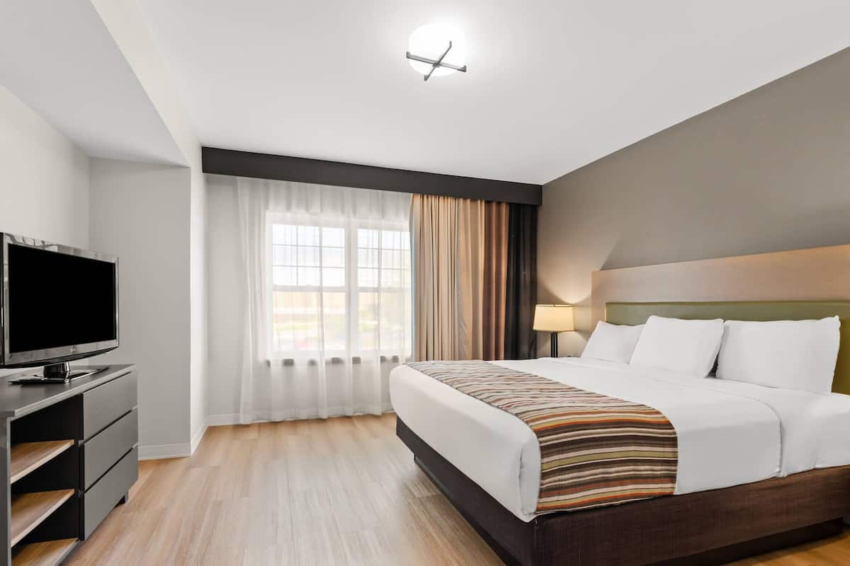 Suite, 1 Bedroom, Accessible, Non Smoking | Hypo-allergenic bedding available, down comforters, desk