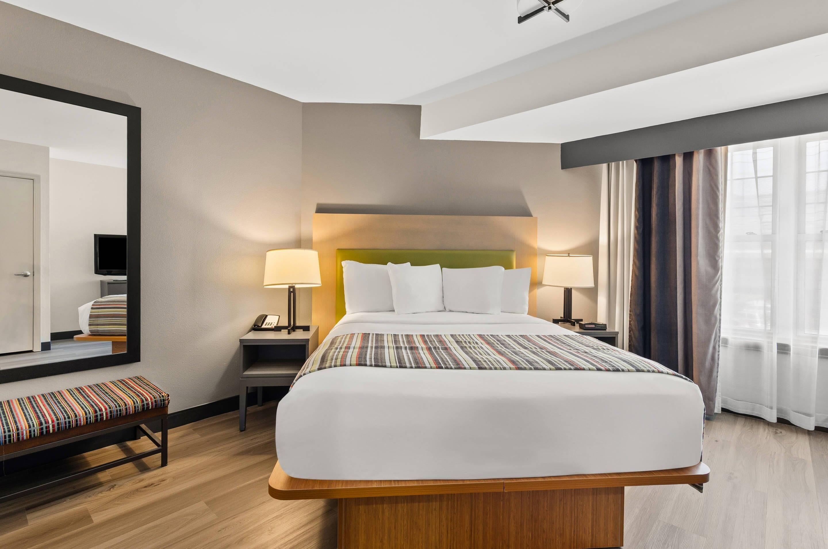 1 bedroom, hypo-allergenic bedding, down duvets, desk