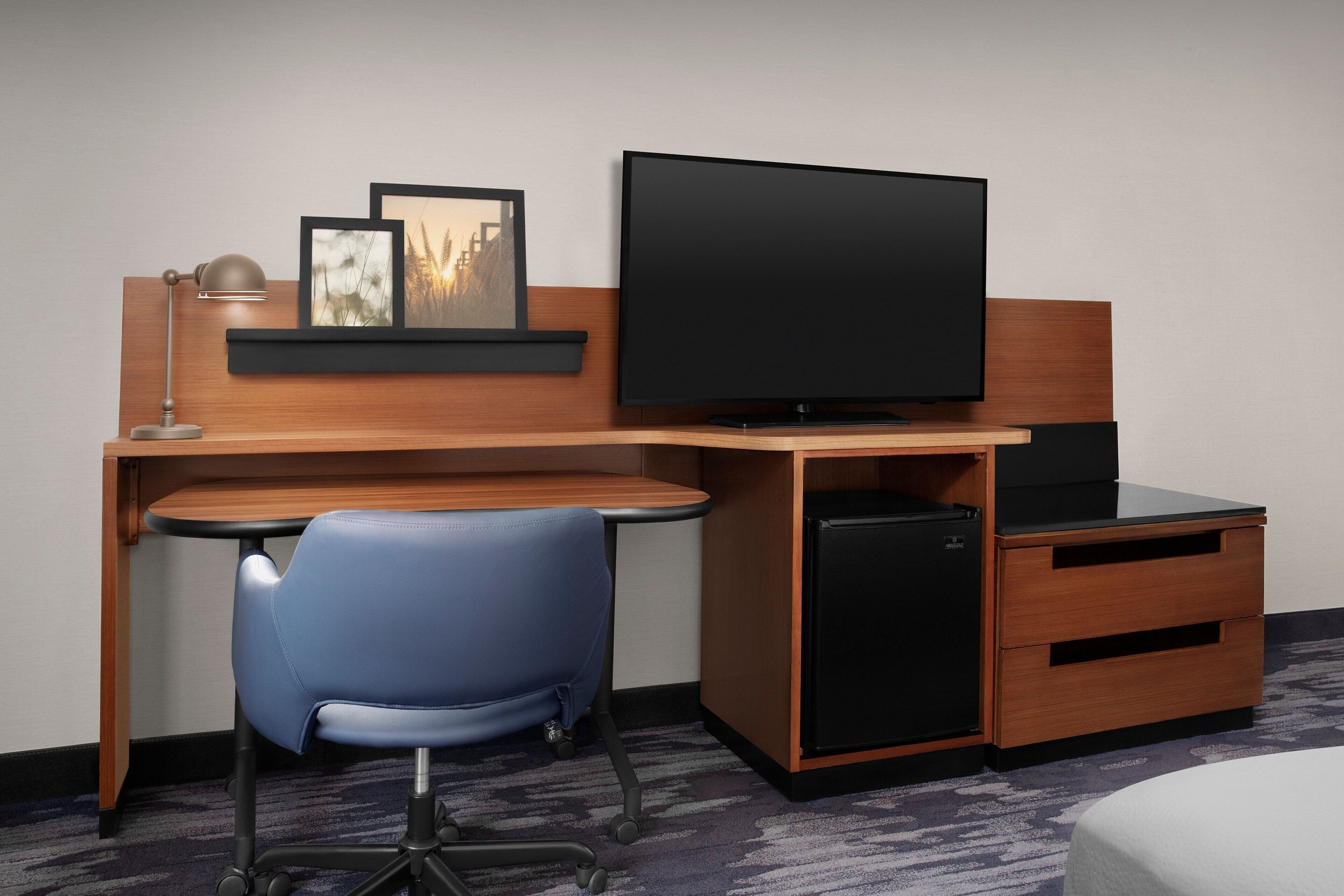 room, 1 king bed | 1 bedroom, desk, blackout curtains, iron/ironing board