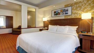 Suite Exécutive, 1 très grand lit et 1 canapé-lit | Bureau, espace de travail pour ordinateur portable