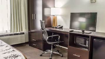 Habitación, 1 cama Queen size, con acceso para personas discapacitadas, para no fumadores | Escritorio, tabla de planchar con plancha, cunas y camas extra