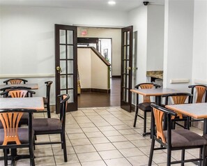 Dining - Sleep Inn Richmond South (Richmond)