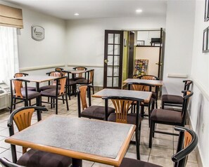 Dining - Sleep Inn Richmond South (Richmond)