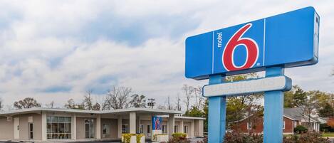 Pintu masuk properti