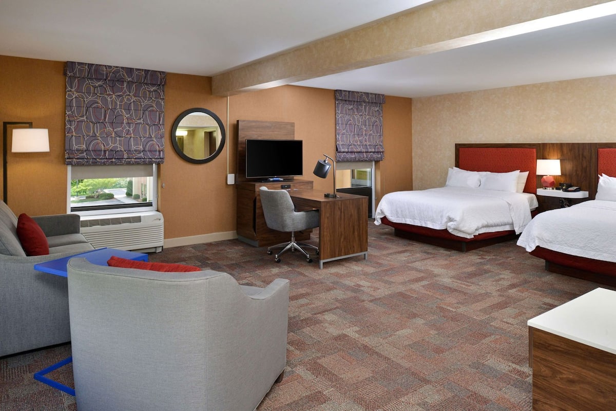 In-room safe, iron/ironing board, free WiFi, bed sheets
