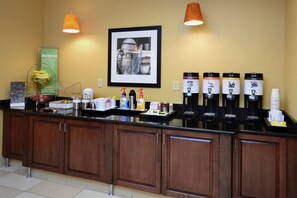 Free daily buffet breakfast - Hampton Inn Martinsville (Martinsville)