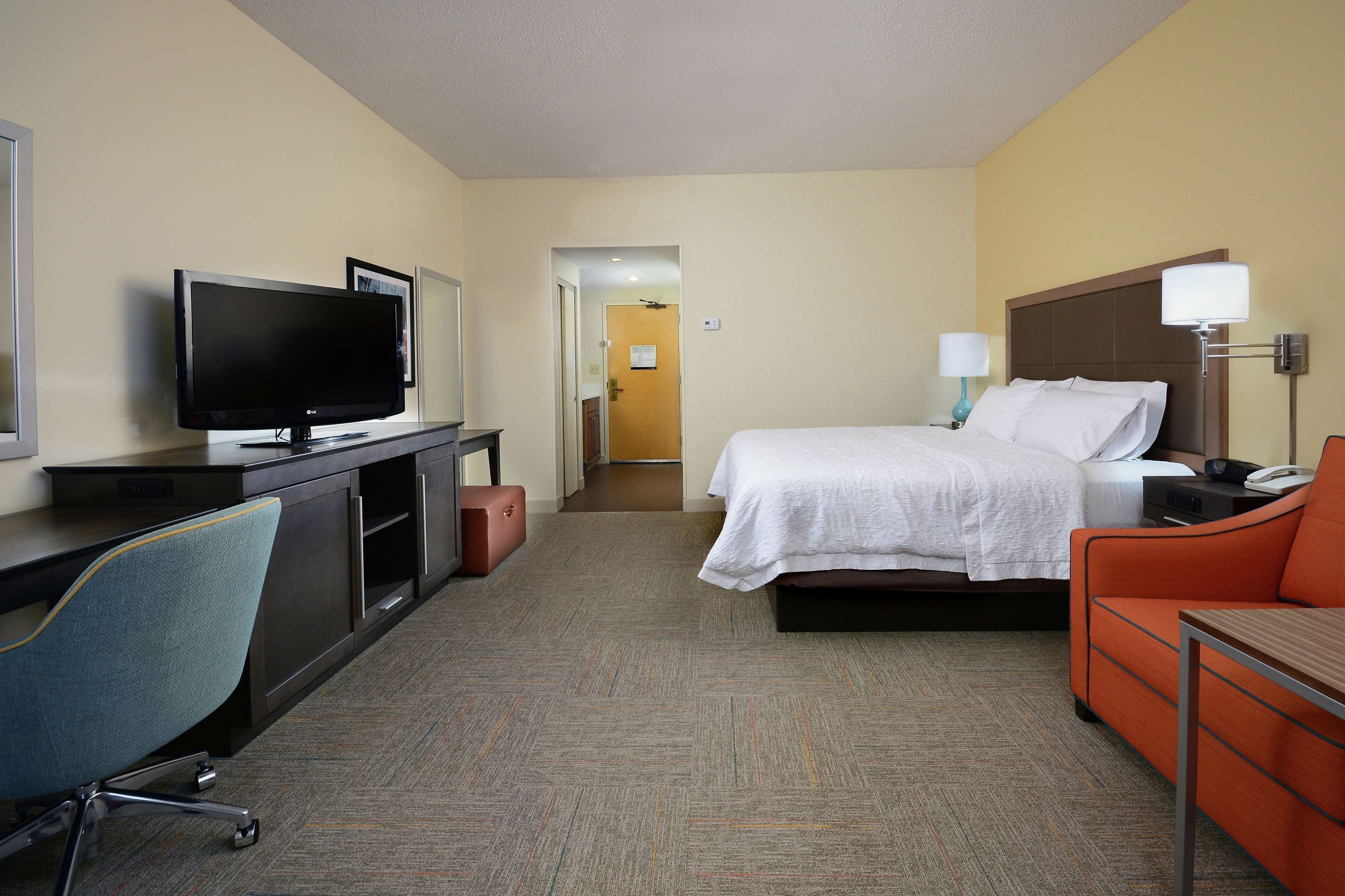 Premium bedding, in-room safe, desk, blackout curtains