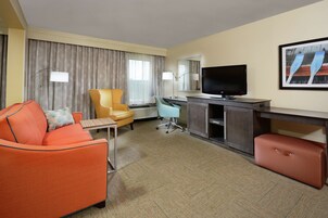 Luxury Suite, 1 King Bed, Non Smoking | Premium bedding, in-room safe, desk, blackout drapes