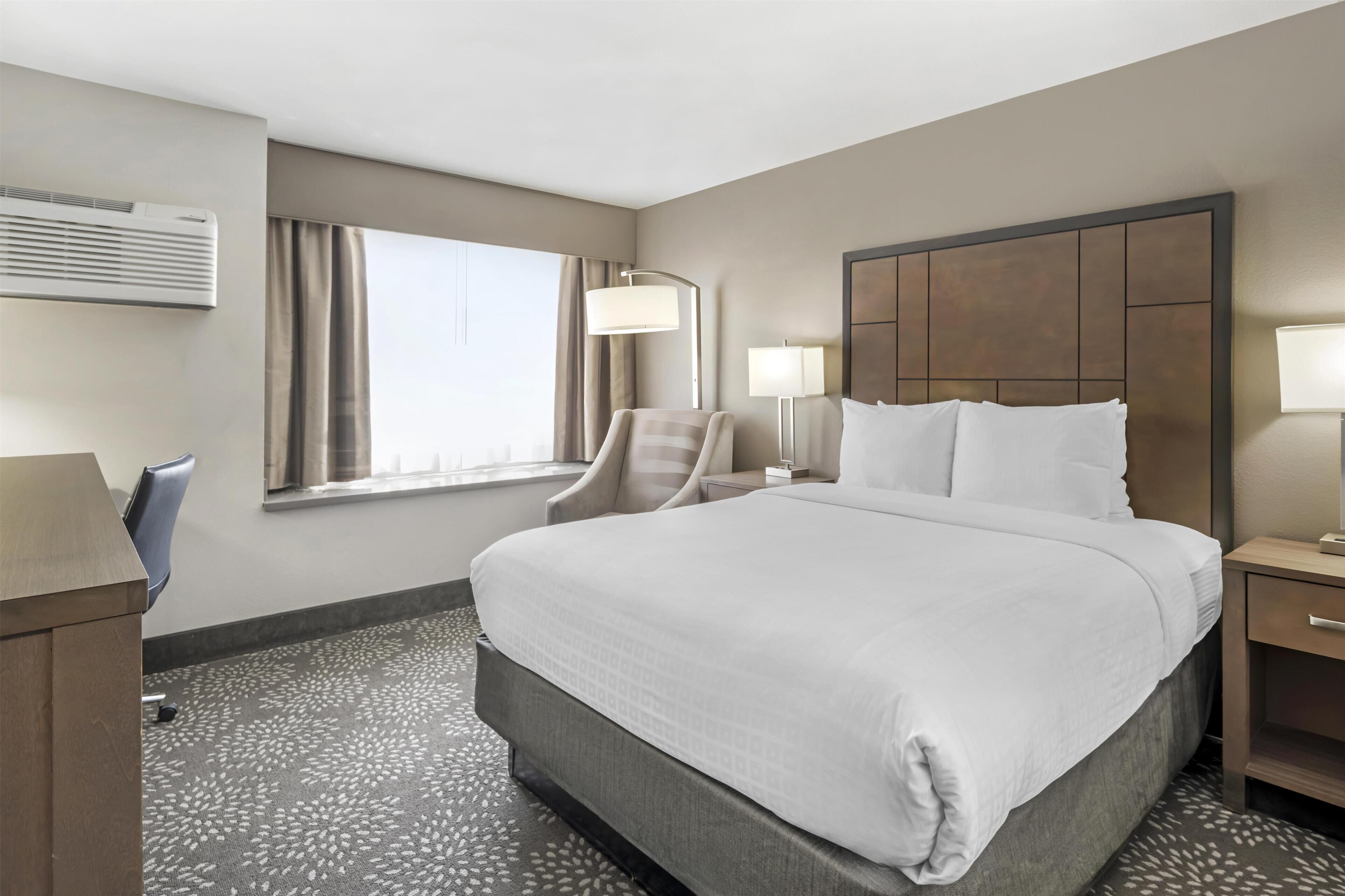 Standard Room, 1 Queen Bed, Non Smoking, Refrigerator & Microwave | Premium bedding, down comforters, desk, laptop workspace