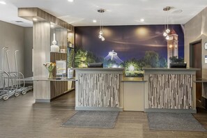 Lobby - Best Western Plus Spokane North (Spokane)