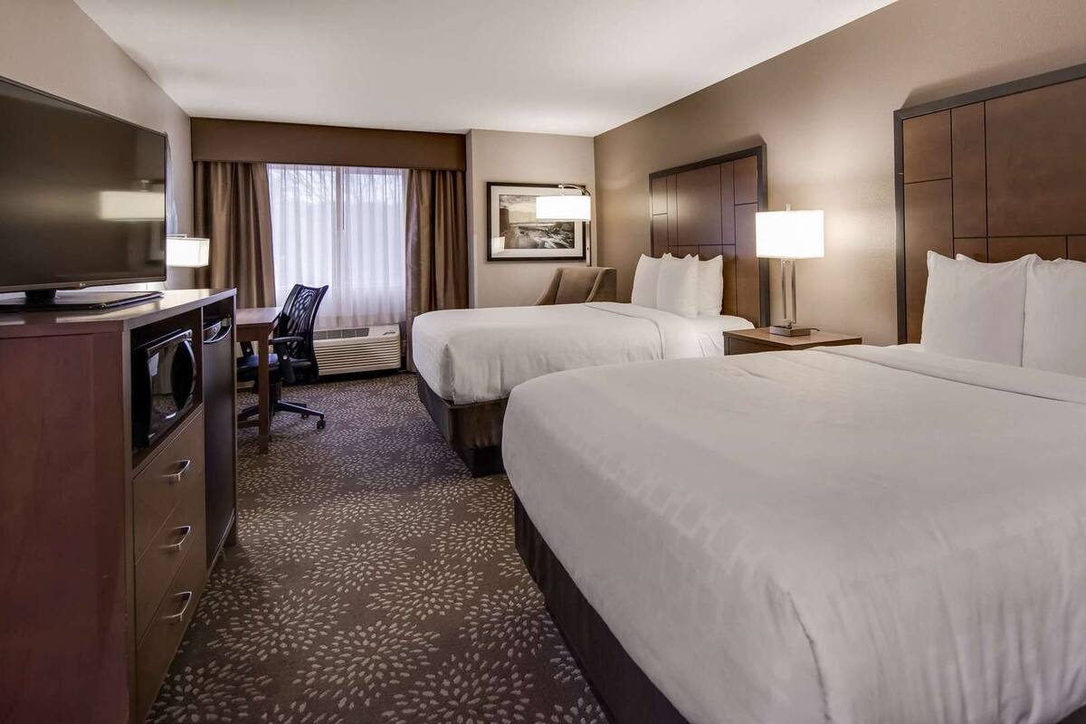 Premium bedding, down comforters, desk, laptop workspace