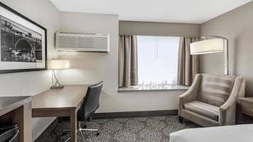 Chambre Standard, 1 grand lit, non-fumeur, réfrigérateur et four à micro-ondes