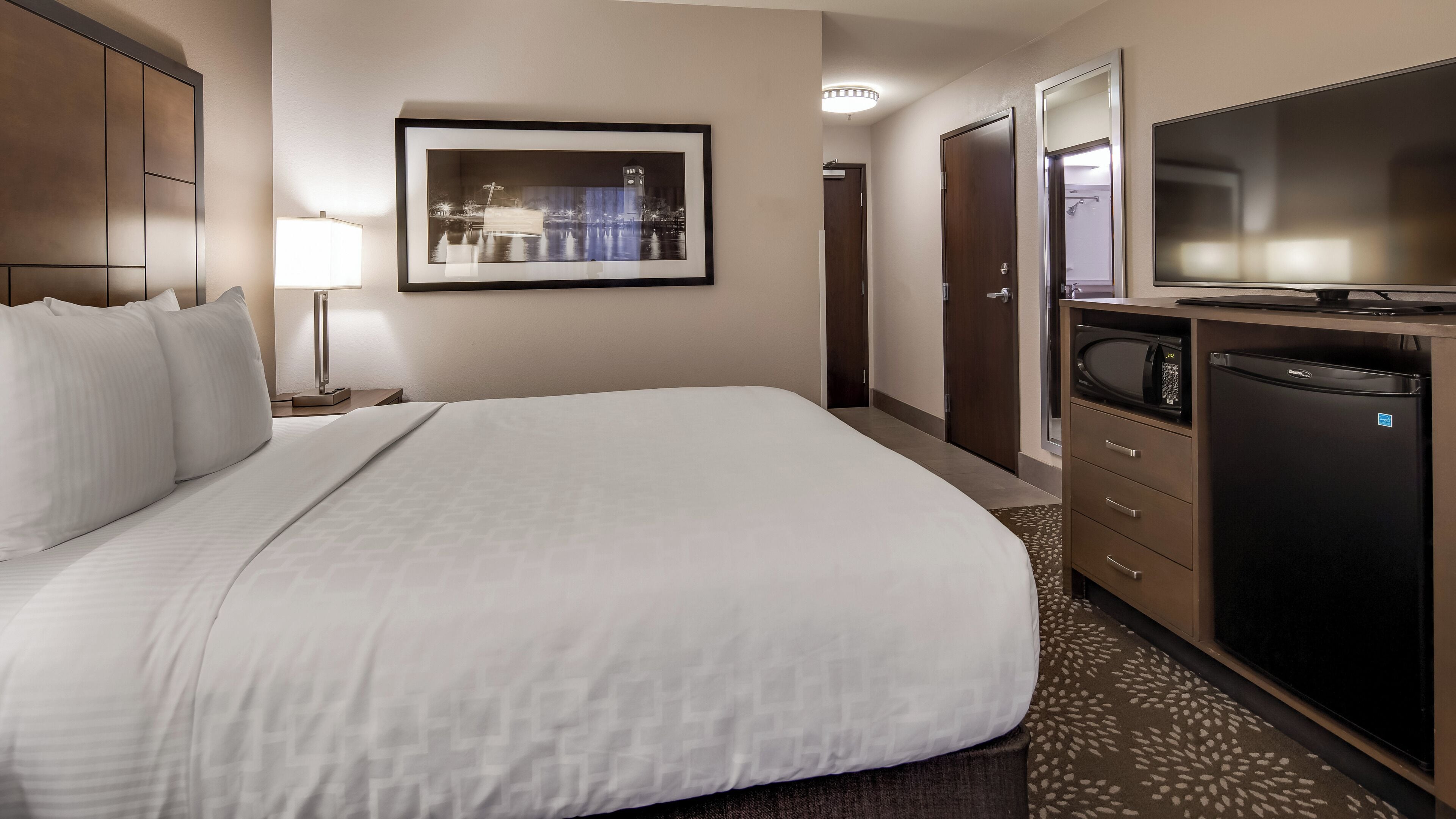 standard room, 1 queen bed, non smoking, refrigerator & microwave | premium bedding, desk, laptop workspace, blackout curtains